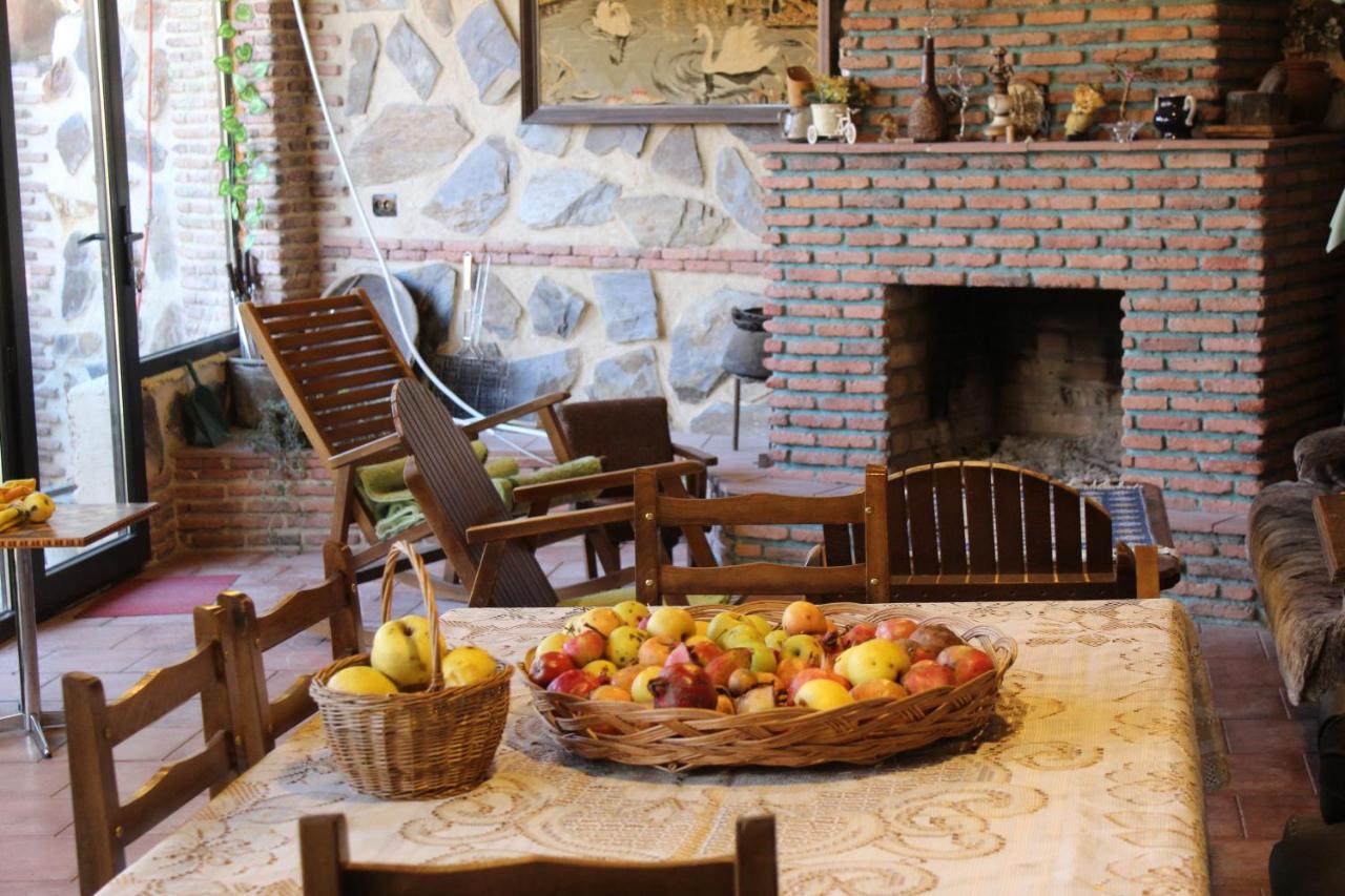 Guest House Poligloti Telavi Exterior foto