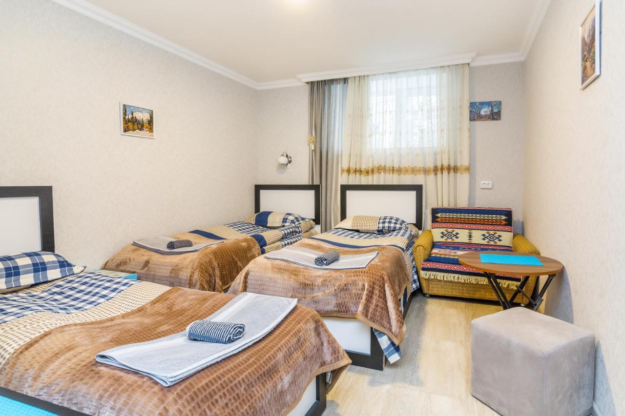 Guest House Poligloti Telavi Exterior foto