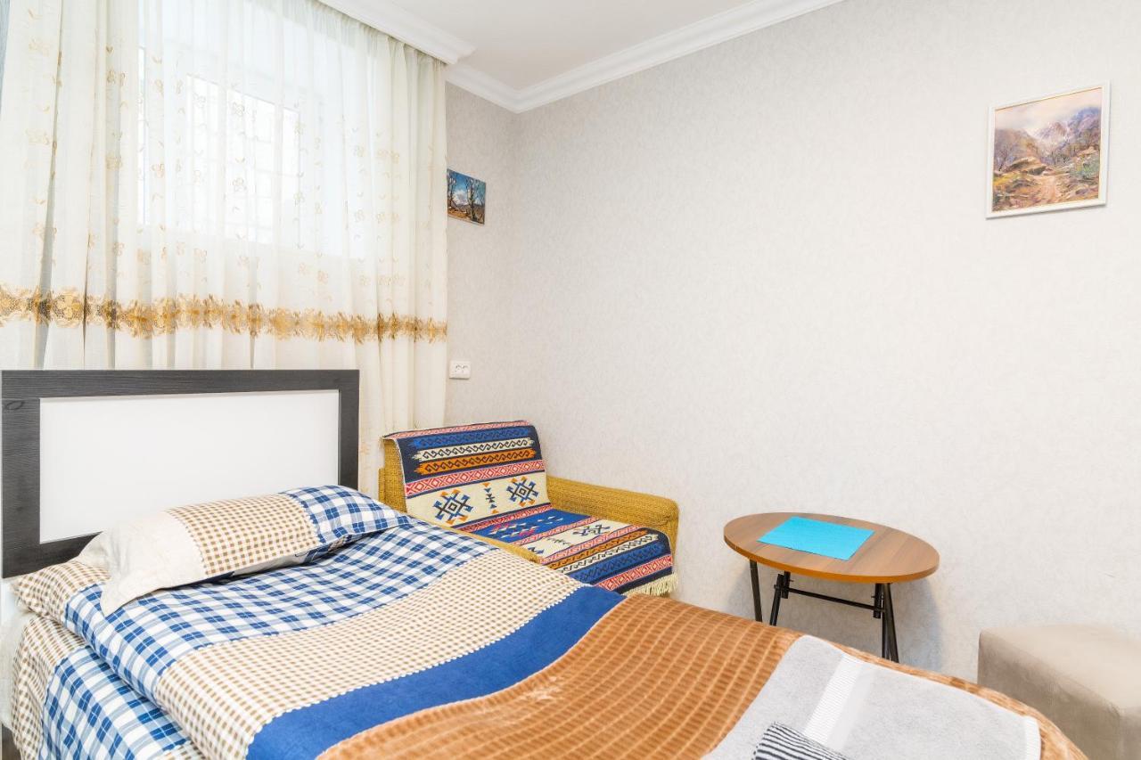 Guest House Poligloti Telavi Exterior foto