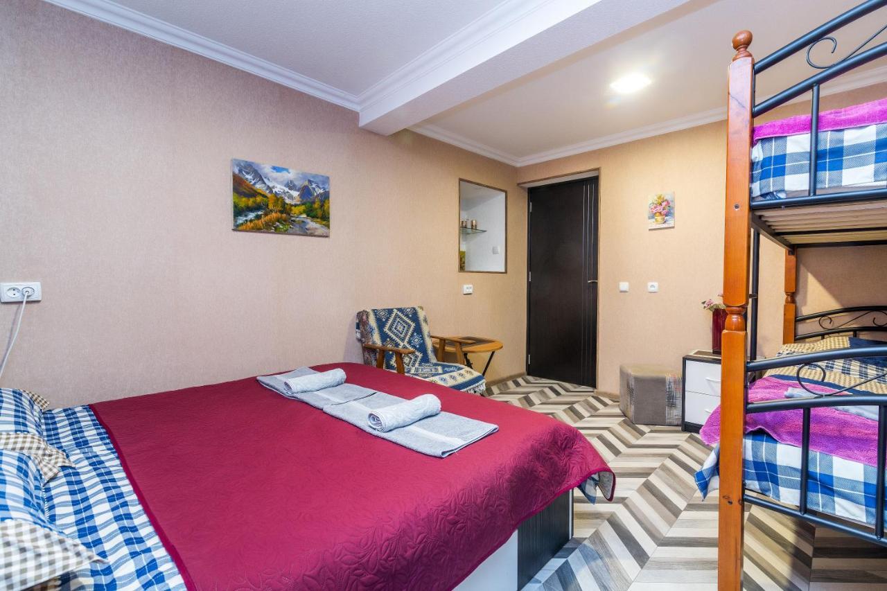 Guest House Poligloti Telavi Exterior foto